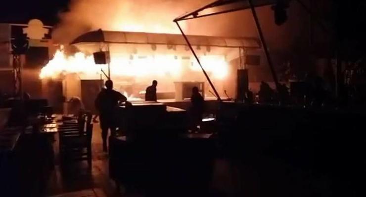 В Одессе загорелся ночной клуб Пляжник