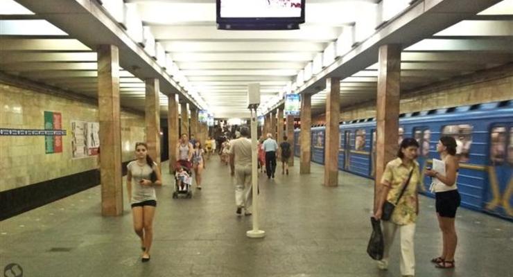 Киевское метро переходит на синие жетоны