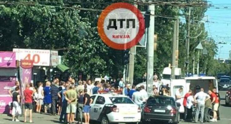 В Киеве автомобиль влетел в толпу людей