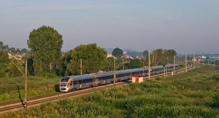 Во Львовской области поезд Интерсити насмерть сбил человека