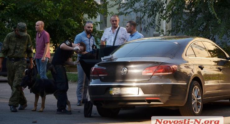 В центре Николаева вооруженные бандиты украли у мужчины 2,6 млн грн