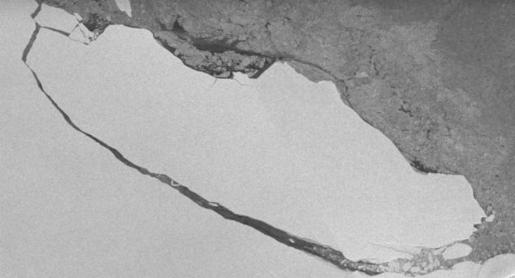 Как от ледника откололся огромный айсберг: ученые показали снимки