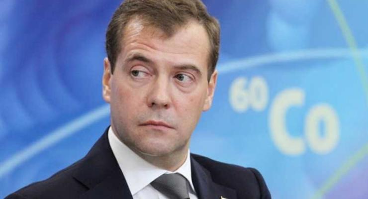 Медведев о новых санкциях: России объявлена торговая война
