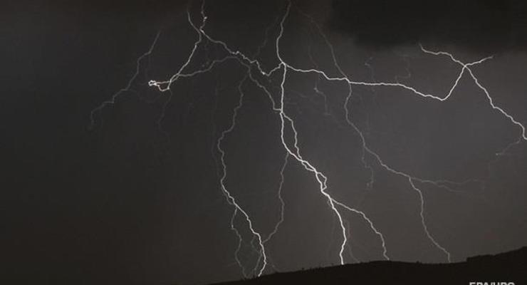 В Харьковской области молния убила мужчину на крыше электрички