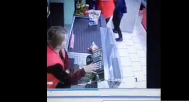 В российском супермаркете продавщица избила ребенка