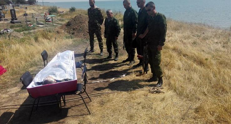 Убитого в зоне АТО россиянина похоронили на Донбассе