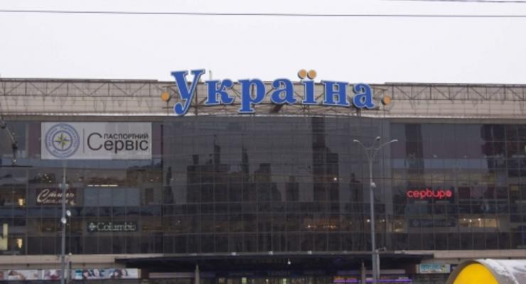В Киеве открыли крупнейший центр оформления загранпаспортов