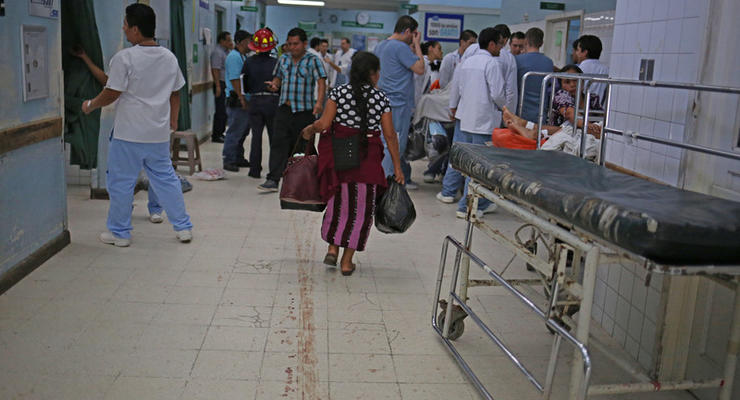 Бандиты атаковали одну из крупнейших больниц Гватемалы: 7 погибли