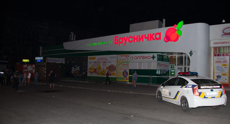 В Днепре произошла стрельба возле супермаркета: трое раненых
