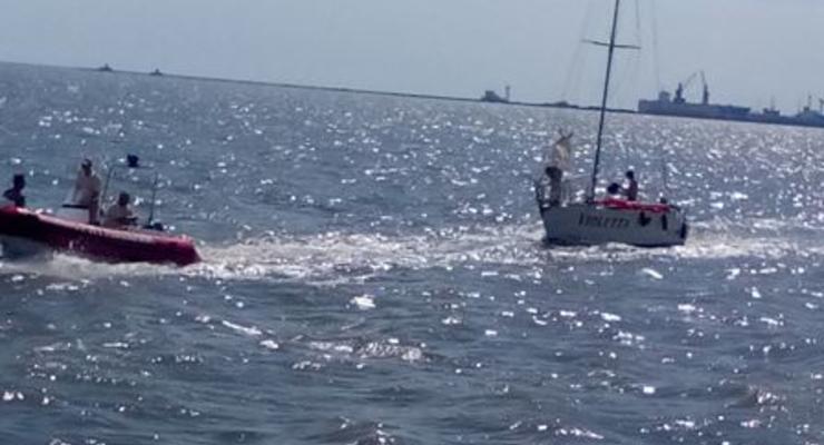 У берегов Мариуполя яхта попала в аварию