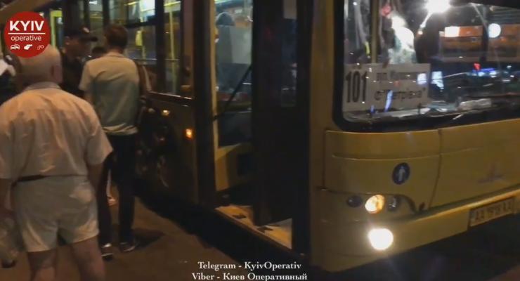 В Киеве пассажир автобуса открыл стрельбу