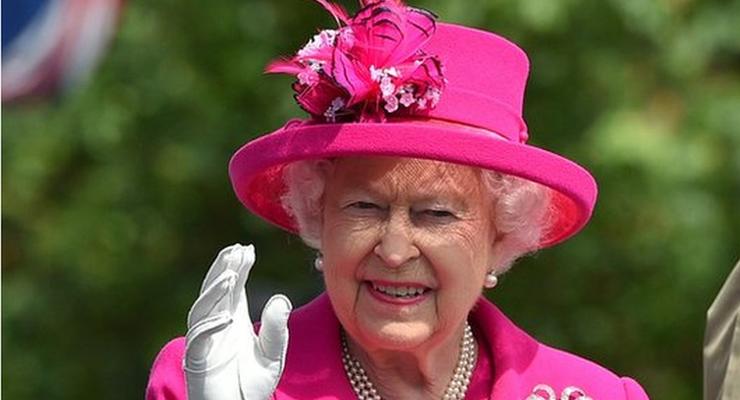 Елизавета II не отречется от престола в пользу принца Чарльза - СМИ