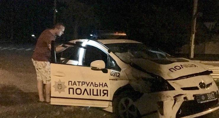 В Скадовске полицейское авто протаранило скорую