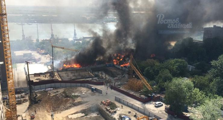 Масштабный пожар в Ростове: горят около 25 домов