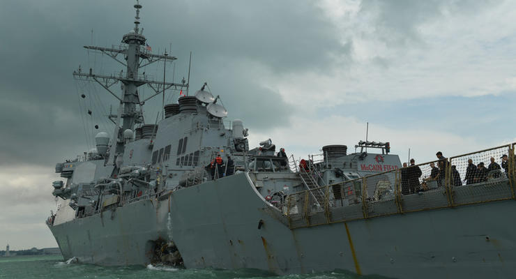 Столкновение эсминца США с танкером: ВМС начали расследование