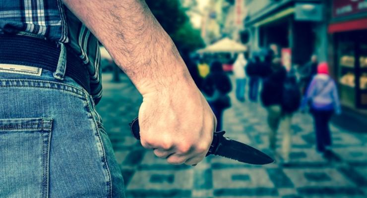 В Финляндии двое мужчин напали с ножом на мигранта-мусульманина
