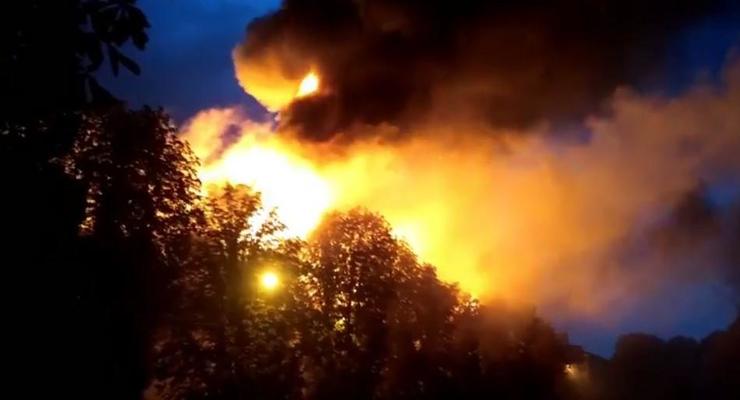 В Харькове горит админсуд, в который попала молния