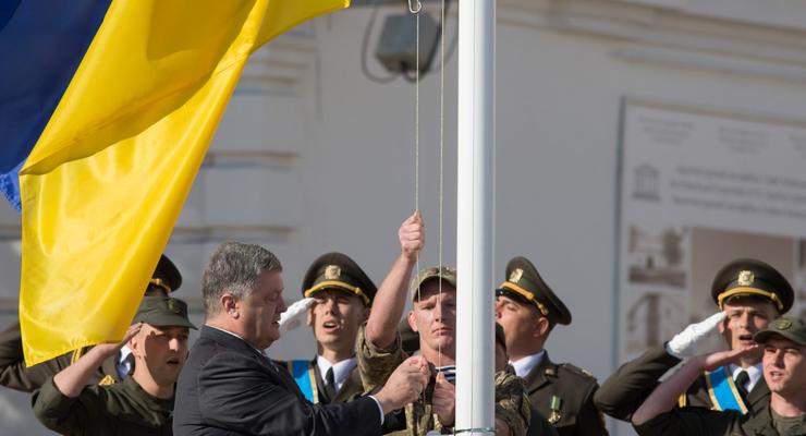 Порошенко: Флаг Украины будет реять над Крымом и всем Донбассом