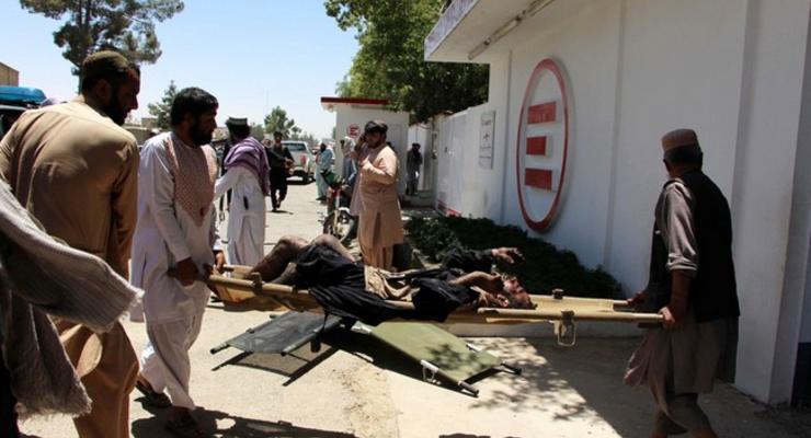 В Йемене авиаударом разбомбили отель, десятки погибших - СМИ