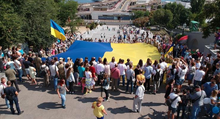 Потемкинскую лестницу Одессы накрыли флагом Украины