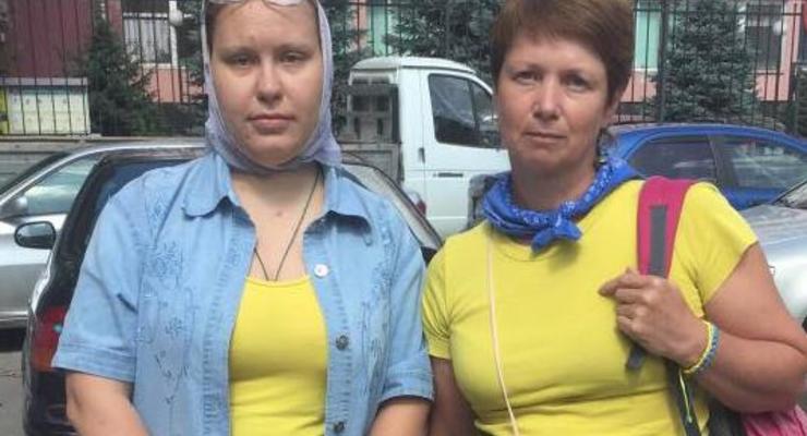 В Симферополе задержали женщин в сине-желтой одежде – журналист