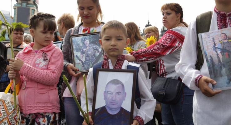 В Киеве прошло "шествие непокоренных"
