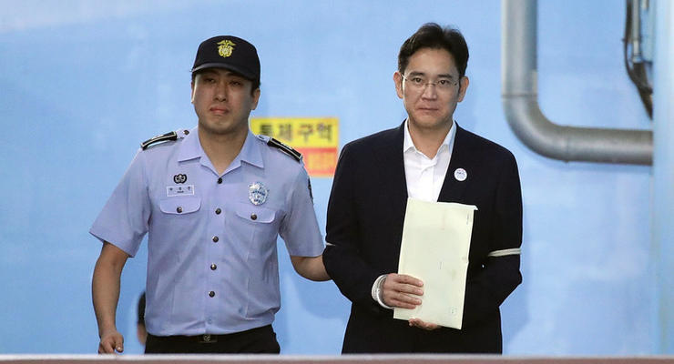 Руководителя Samsung за взятки посадили на пять лет