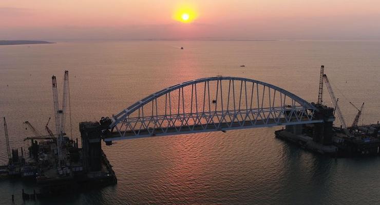 Арку Крымского моста подняли на опоры