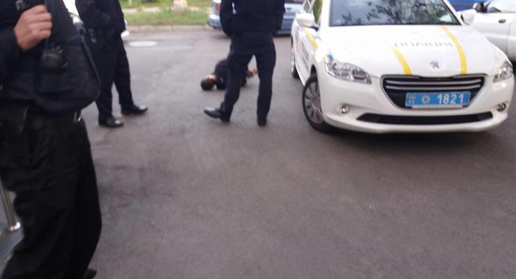 В Киеве мужчина с ножом пытался ворваться в МРТ-центр