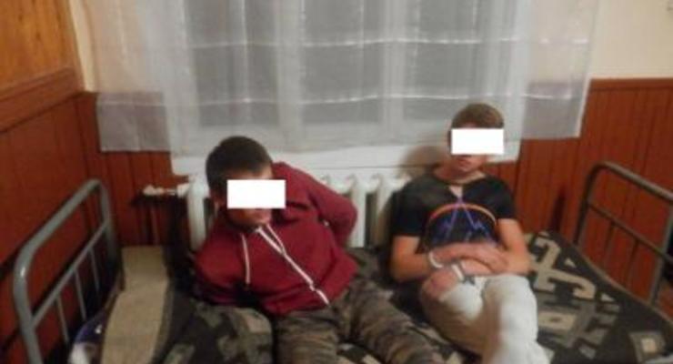 На Закарпатье пьяные подростки избили пограничников