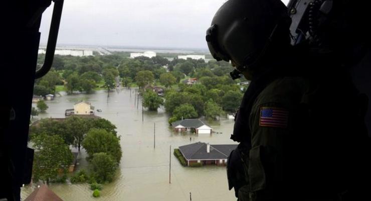 Ураган Харви: В США затоплен завод химикатов, есть угроза взрыва