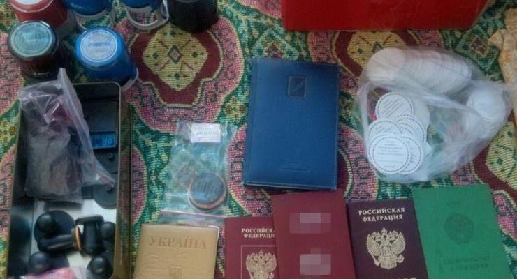 СБУ задержала изготовителей фальшивых документов для россиян
