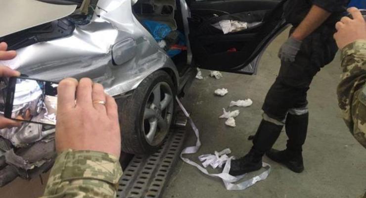 Молдаване везли в Украину 60 кг гашиша в разбитом Мерседесе