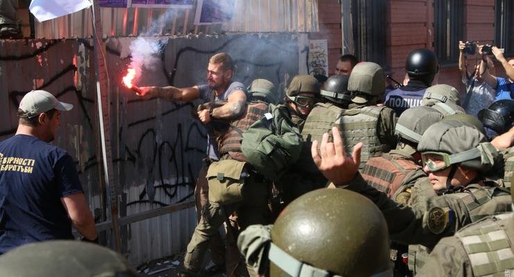 В Одессе с боями против полиции громили стройку