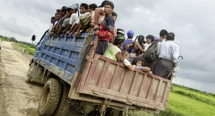 Из Мьянмы сбежали больше 70 тысяч мусульман-рохинджа