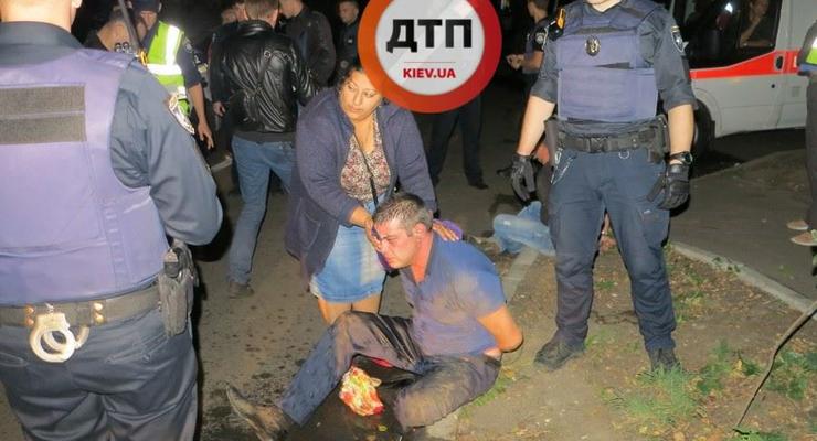 В Киеве пьяные мужчины напали на полицейских