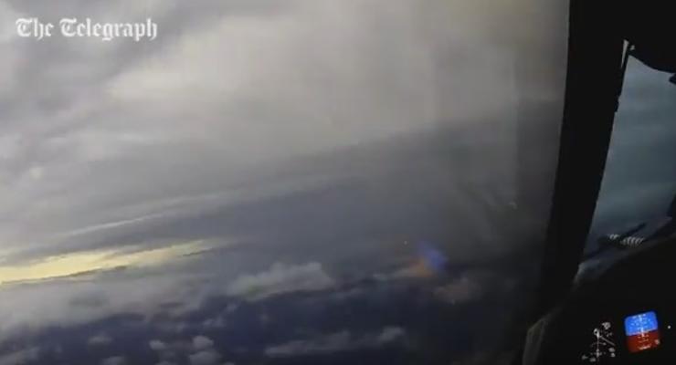 Появилось снятое с исследовательского самолета видео урагана Ирма