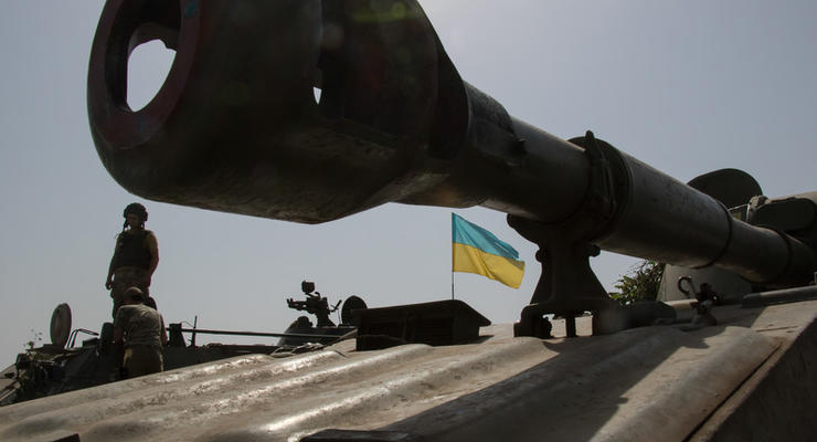 Отбить Крым силой нереалистично - Порошенко