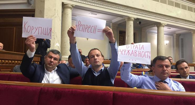 Как Порошенко в Раде 1,5 часа выступал: реакция депутатов
