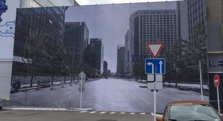 В Перми перед приездом Путина прячут здания за фотообоями с видами Нью-Йорка