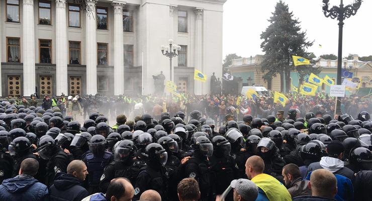 Снесли Автомайдан: полиция отогнала "бляховодов" от Рады