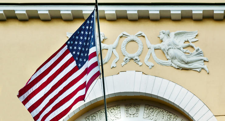 Посольство США в Москве возобновило выдачу виз россиянам