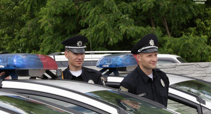 В Харькове патрульный отнял у пенсионера драгоценность