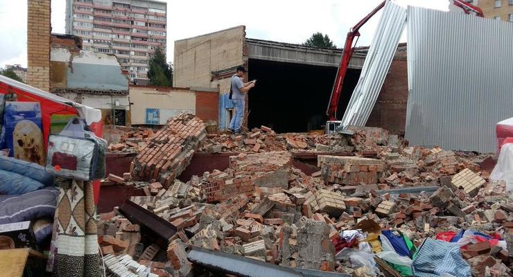 В Подмосковье рухнула стена кинотеатра, 10 пострадавших