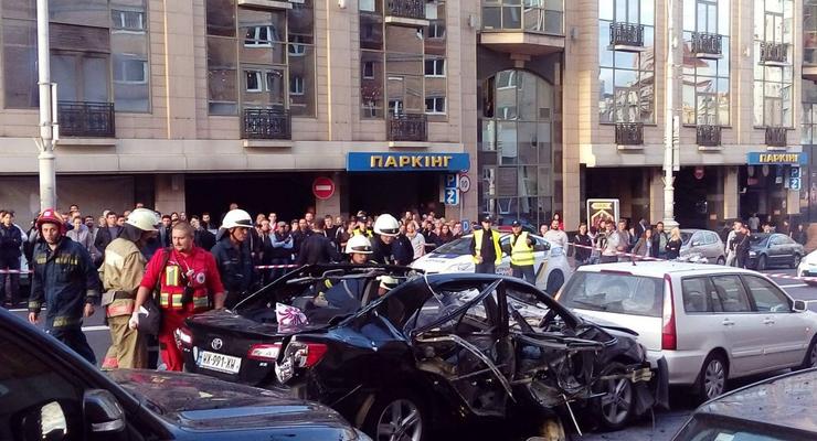 В центре Киева взорвалась машина, есть жертвы