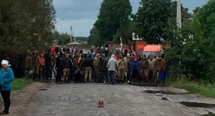 В Ровенской области полиция со стрельбой разогнала копателей янтаря