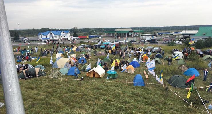 Сторонники Саакашвили разбили палаточный городок на границе с Польшей