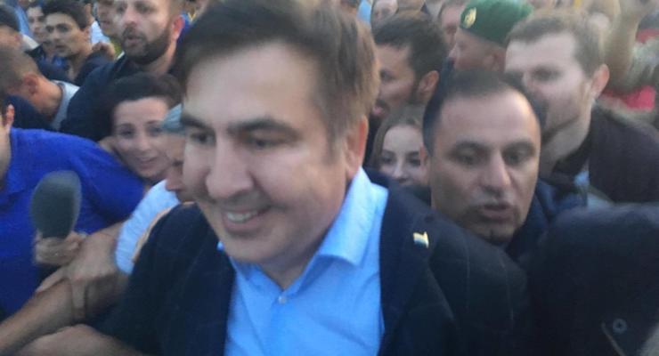 Сторонники Саакашвили прорвали кордон и завели Михо на территорию Украины