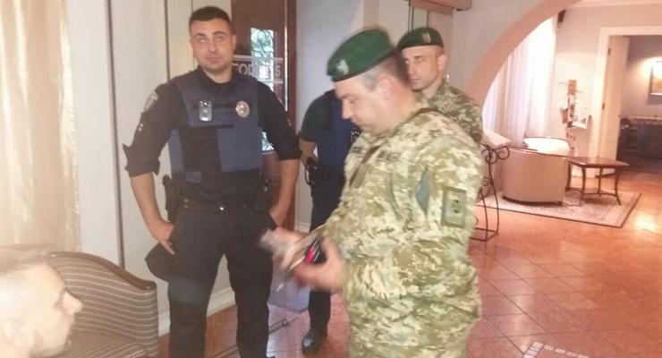 Правоохранители пришли с обыском к Саакашвили - СМИ