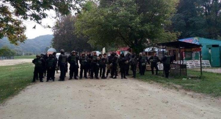 Под Львовом заблокировали бойцов Семенченко с оружием